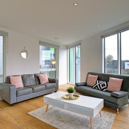 Lovely 2-Bed Apartment In Manchester With Parking 外观 照片
