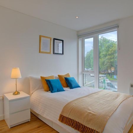 Lovely 2-Bed Apartment In Manchester With Parking 外观 照片